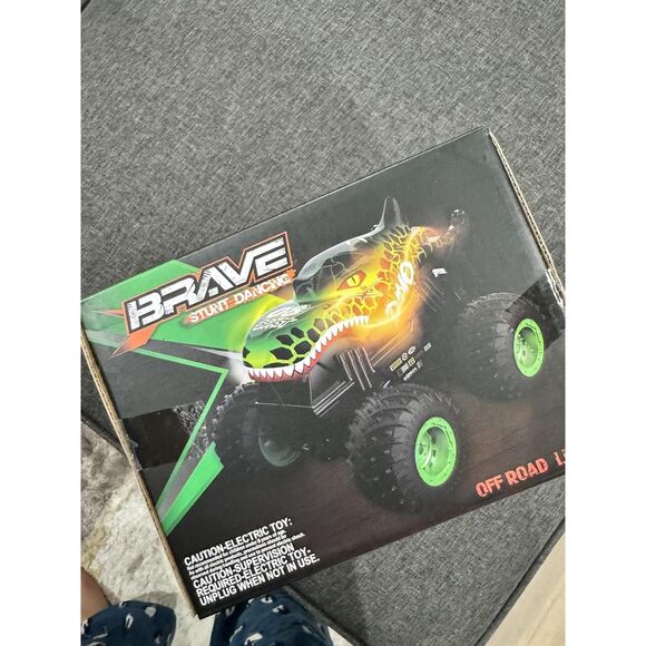 Bezgar Remote Control Monster Truck Toys With Light & Music For Kids - Picture 6 of 6